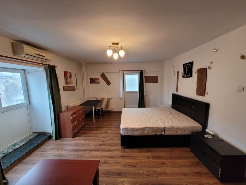 Piata Unirii, garsoniera spatioasa